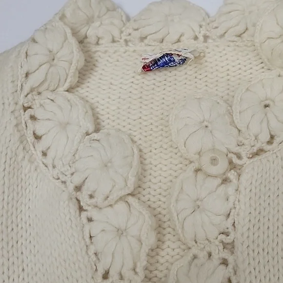 ROSANNA WHITE STANG VINTAGE 100% VIRGIN WOOL BUTTON DOWN SWEATER - Picture 2 of 8